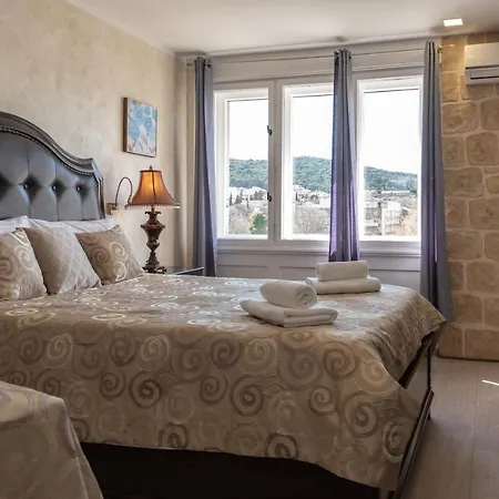 Palace Queen Mary I Luxury Penzion