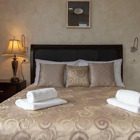Palace Queen Mary I Luxury Gasthof 4*