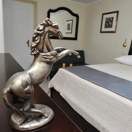 Palace Queen Mary I Luxury Guest house