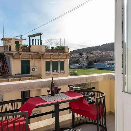 Palace Queen Mary I Luxury Guest house 4*