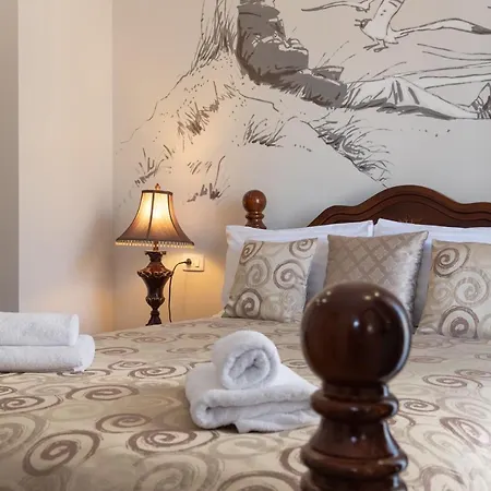 Palace Queen Mary I Luxury