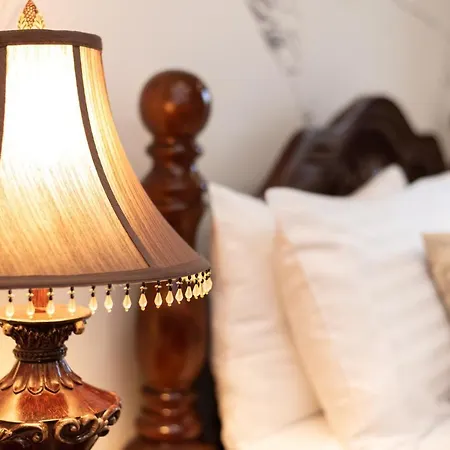 Palace Queen Mary I Luxury Guest house
