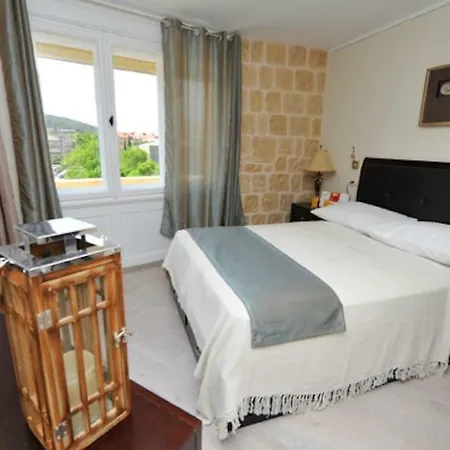 Palace Queen Mary I Luxury Guest house