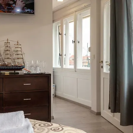Palace Queen Mary I Luxury Guest house Split